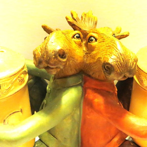 Pair of Moose Each Holding Salt Shaker Dining Decor Home Lodge - Picture 2 of 8